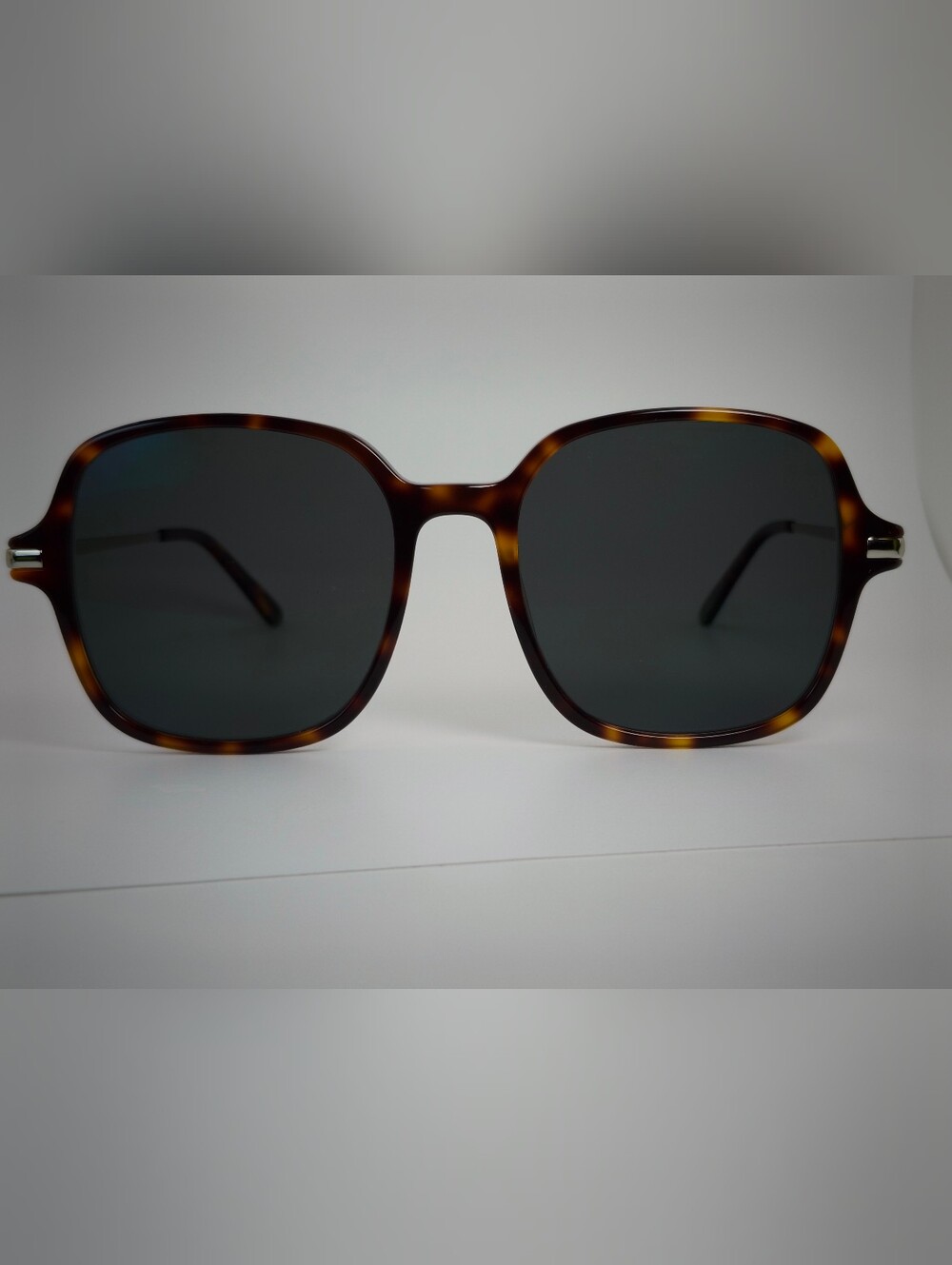 Salvador. Tortoiseshell Oversized Square frame. True Classic Tortoise. Acetate.